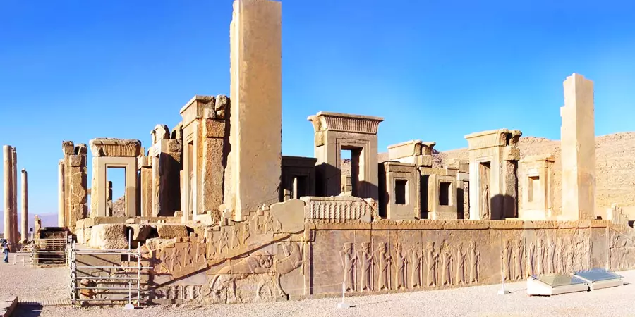 Design and Features apadana